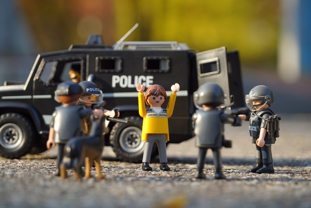 police, playmobil, subjugation-1073901.jpg